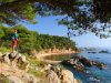 cala-estreta-sul-cammino-de-ronda-foto-daniel-punseti-archivio-immagini-ptcbg