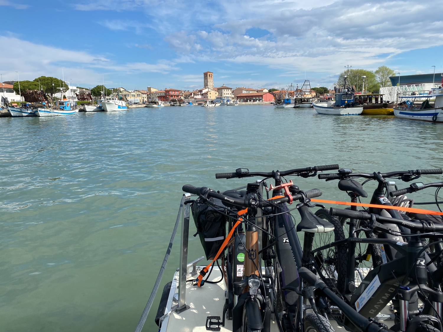 Lignano Sabbiadoro e Laguna di Marano in bicicletta: cicloturismo di là dal fiume e tra gli alberi