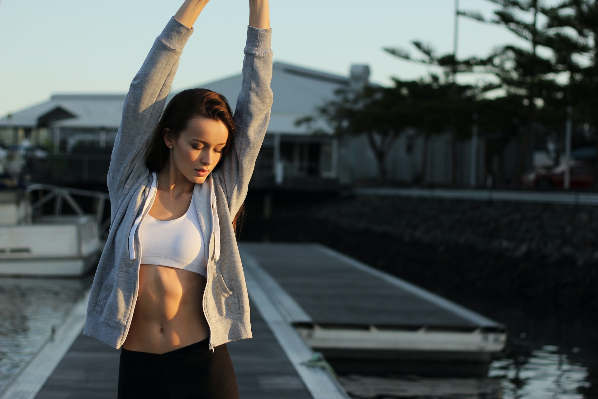 Svegliati e fai stretching al mattino: tutti i benefici dell'allungamento mattutino