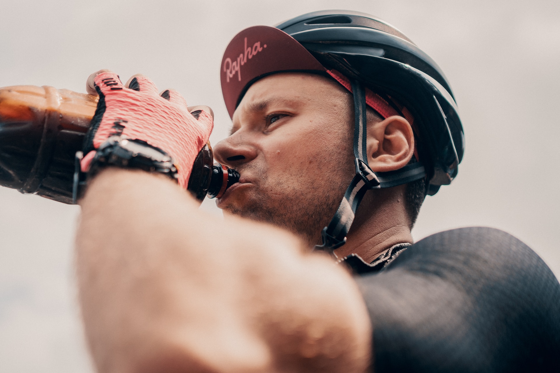 9 errori col casco da bici che tutti fanno