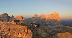 A Cortina l'estate è già iniziata, tra escursioni, mountain bike e relax