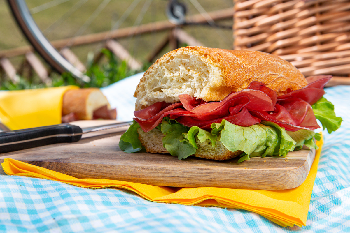 Perché il panino con la bresaola è perfetto quando vai in bicicletta