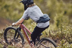 Thule Rail Hip pack 4L è il marsupio da bici che stavi cercando