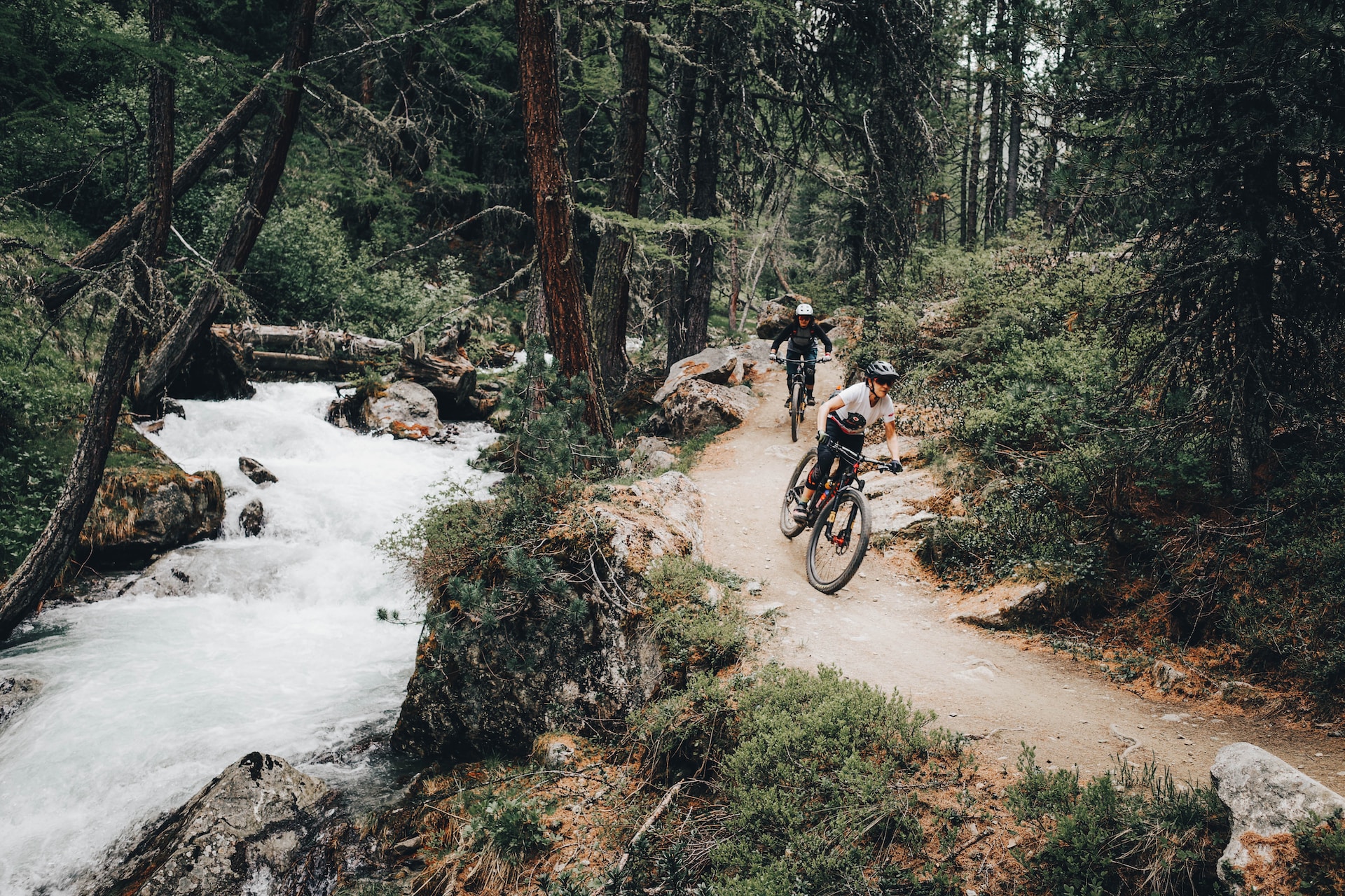 In bici da solo o in gruppo: cosa è meglio e perché?