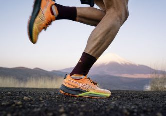 Asics Fuji Speed 2 da trail running: con la piastra in carbonio corri ancora più veloce