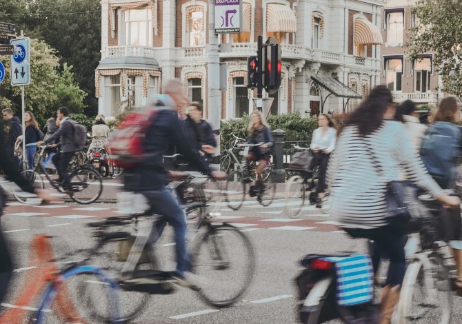 La convivenza tra ciclisti e automobilisti? È una questione di comportamento di branco