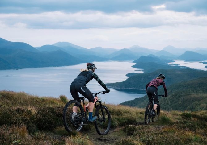 Dovresti provare capi in lana per la mountain bike come la linea Kløvstien di Devold per ciclisti