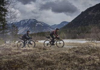 Jack Wolfskin Bikepacking: abbigliamento e borse per i cicloviaggi in autunno e inverno
