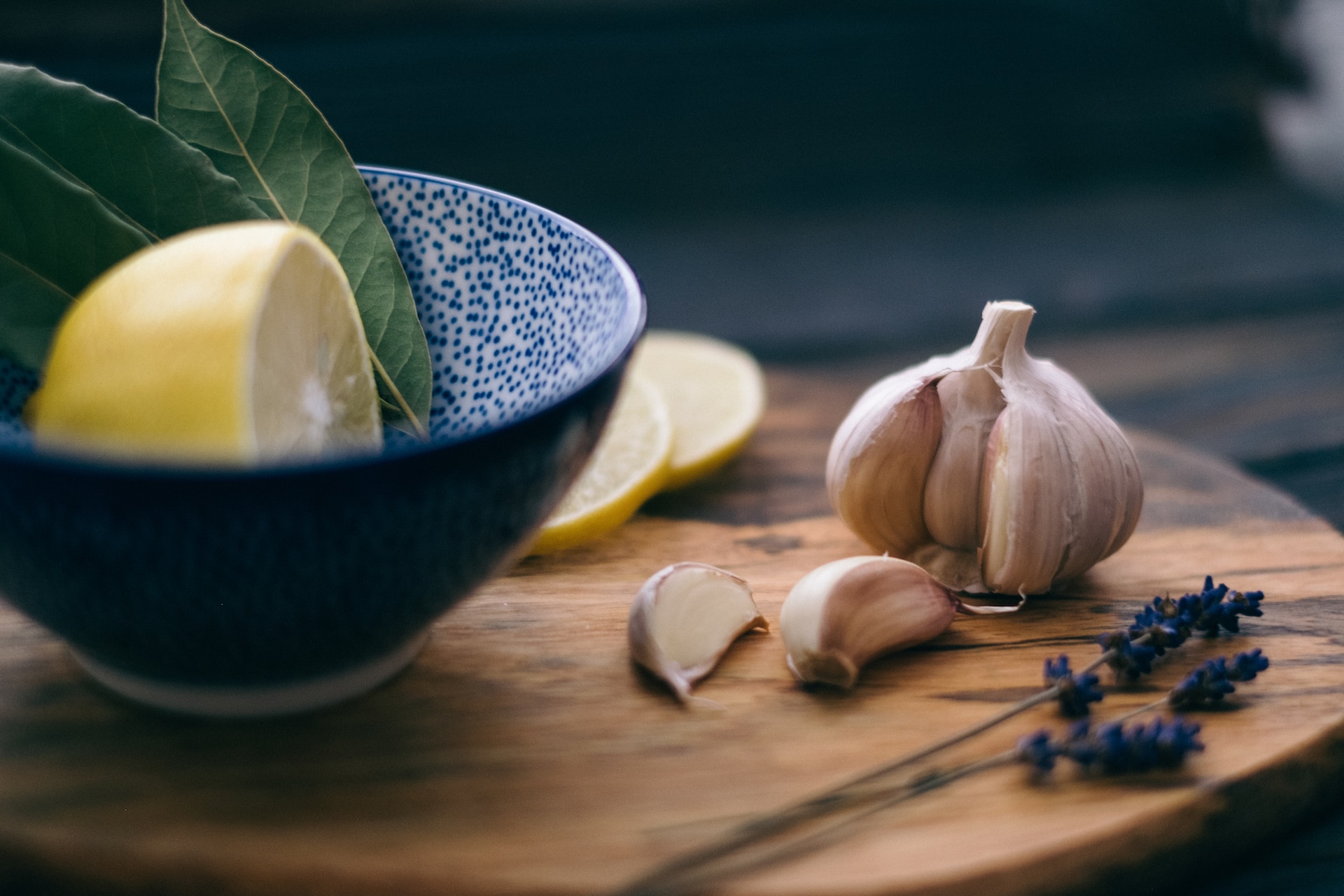 Malanni di stagione e alimentazione: i falsi miti su cosa mangiare