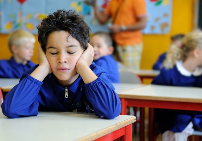 Sbadigli a scuola? Disturbi del sonno, rischio OSAS e problemi scheletrici