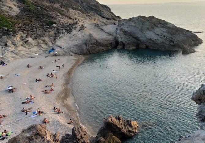 Fonte immagine:https://www.sportoutdoor24.it/app/uploads/2023/11/ikaria-grecia-670x470.jpg