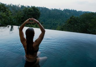 Yoga e nuoto, la combinazione perfetta