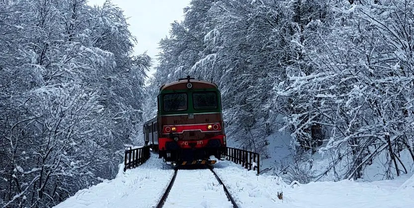 I treni panoramici per una vacanza low cost in inverno in Italia 