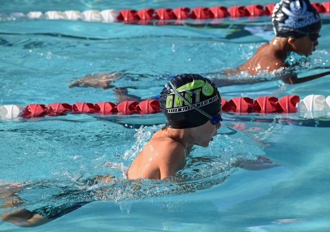 Bambini in piscina in inverno: perché continuare a portarli a nuotare