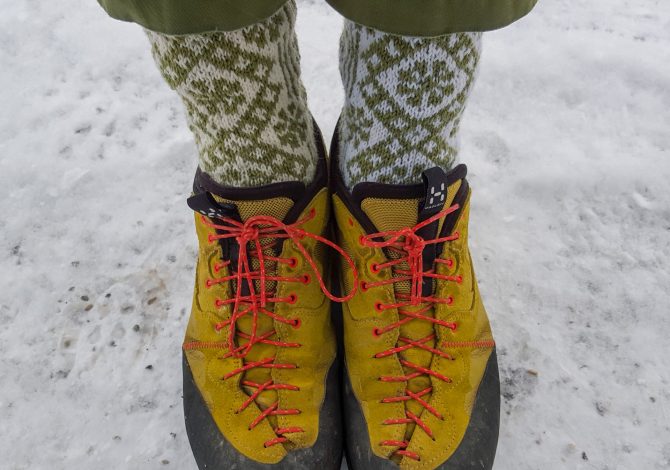 Calze che tengono caldi i piedi in inverno: i 4 segreti da conoscere