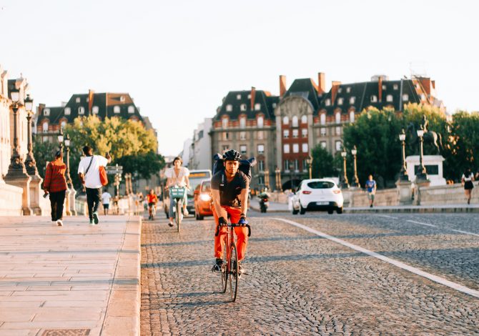 Come andare in bicicletta può migliorare la vita di tutti i giorni  --- (Fonte immagine: https://www.sportoutdoor24.it/app/uploads/2023/12/eddie-junior-LbspFN-1YK0-unsplash-670x470.jpg)