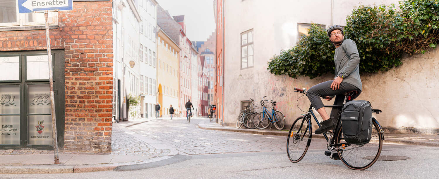 Thule Paramount Hybrid Pannier: lo zaino ibrido per i commuter