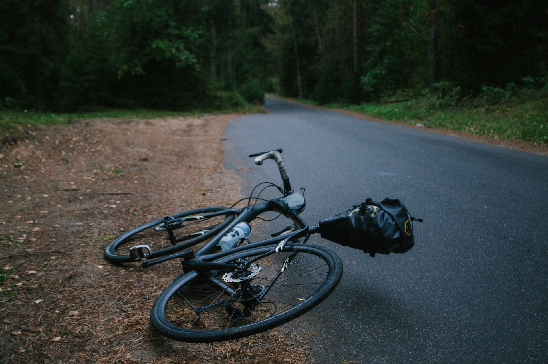 Foratura gravel: cosa serve e cosa fare con tubeless o camera d'aria