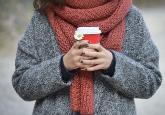 Mal di gola virale o batterico? Ecco come capirlo e cosa fare