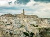 matera-la-citt-dei-sassi-diventata-patrimonio-unesco-per-le-sue-caratteristiche-abitazioni-nelle-grotte-negli-ultimi-anni-trasformate-in-luoghi-di-accoglienza-lussuosa