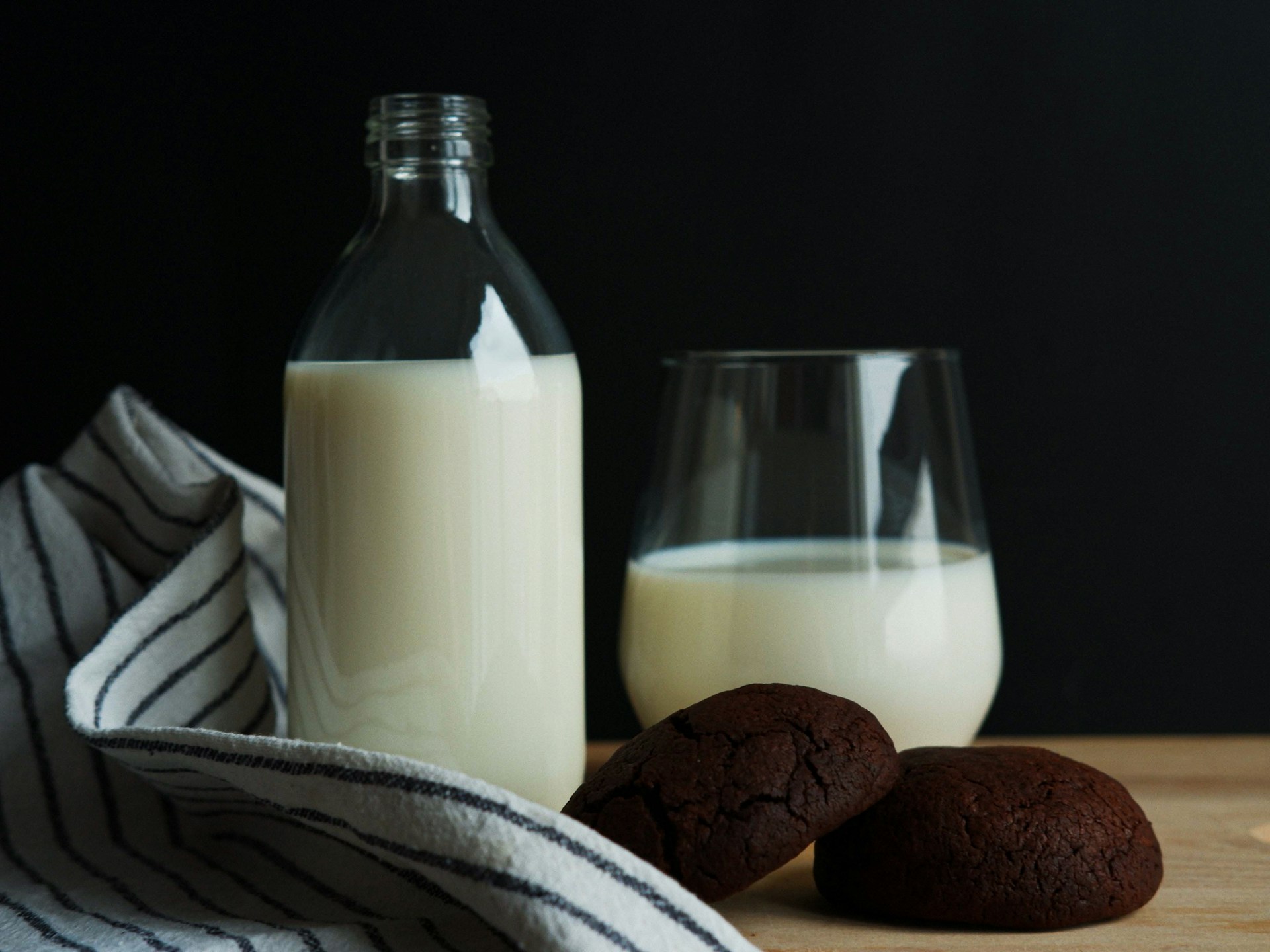 Meglio il latte o il latte vegetale? Valori nutrizionali, sostenibilità, sapore 
