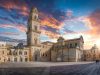 lecce-cuore-pulsante-del-salento-lecce-incanta-i-turisti-con-il-suo-centro-storico-barocco-le-antichissime-chiese-e-i-resti-romani-da-non-perdere-il-duomo-la-basilica-di-santa-croce-e-un-giro-nella-storia-antica-visitando-teatro-e-anfiteatro-romani