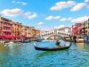 venezia-il-fascino-di-un-giro-in-gondola-non-svanisce-mai-i-canali-della-serenissima-si-preparano-a-ospitare-turisti-da-tutto-il-mondo-per-lalloggio-c-divisione-tra-chi-vuole-stare-in-pieno-centro-e-chi-invece-sceglie-la-vicina-mestre