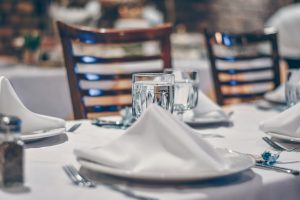 Bere prima di mangiare? Ecco perché lo dovresti fare sempre