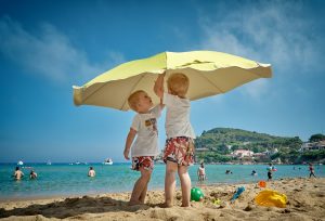Filtri solari: l'allarme di pediatri e dermatologi sulla loro sicurezza