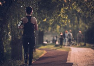 Queste 6 cose non ti servono assolutamente per correre