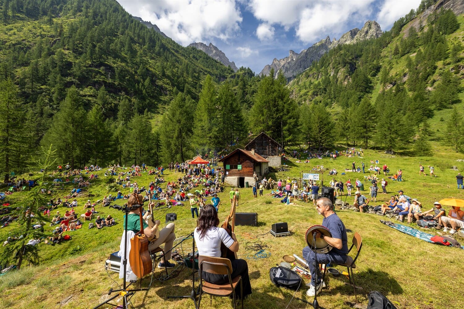 Se  vuoi passare l'estate tra laghi e montagne, questo è un posto dove andare