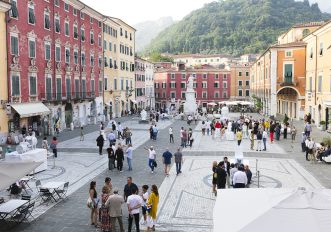 White Carrara 2025