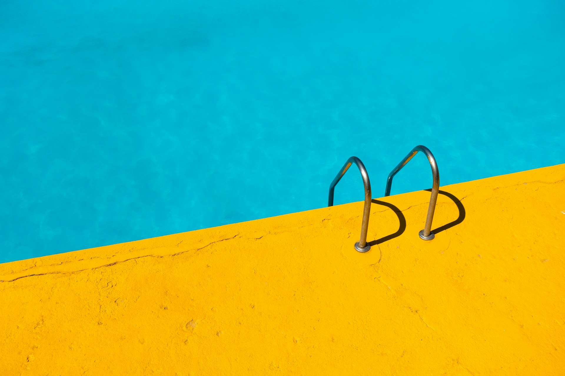 Bambini intossicati in piscina: perché è successo secondo i medici