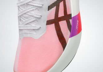 Queste 3 nuove scarpe da performance running ti faranno correre alla velocità della luce