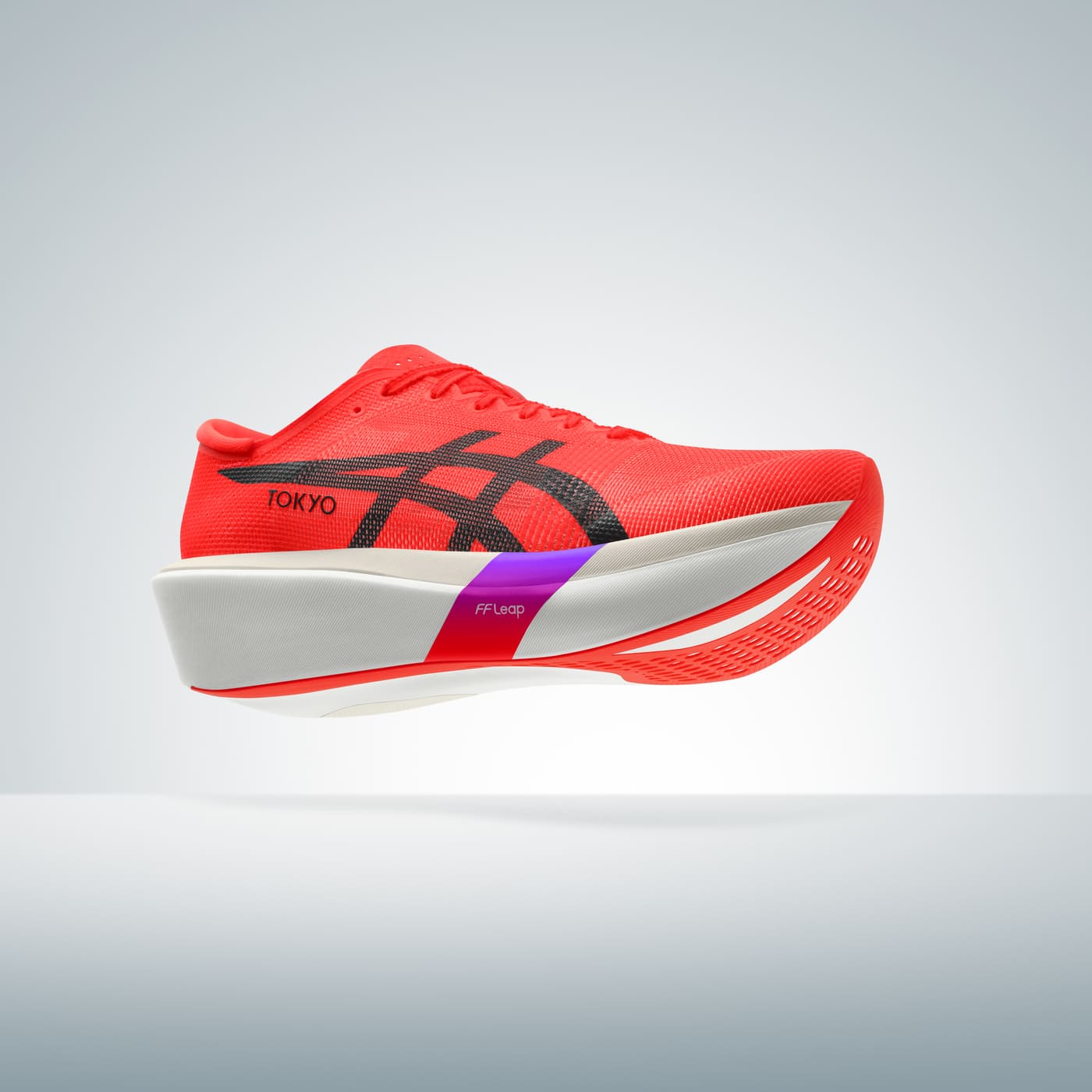 Queste 3 nuove scarpe da performance running ti faranno correre alla velocità della luce