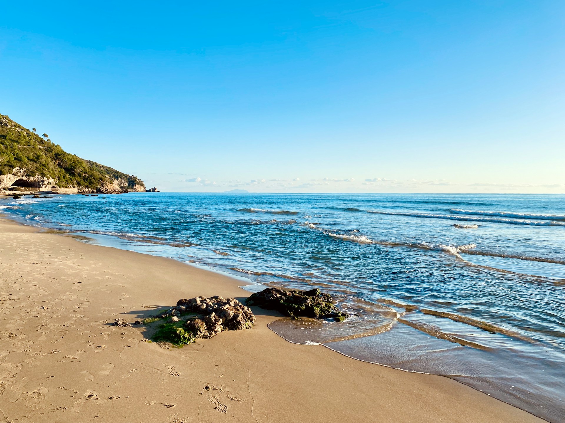 Queste spiagge si trovano tra natura, storia e un mare cristallino
