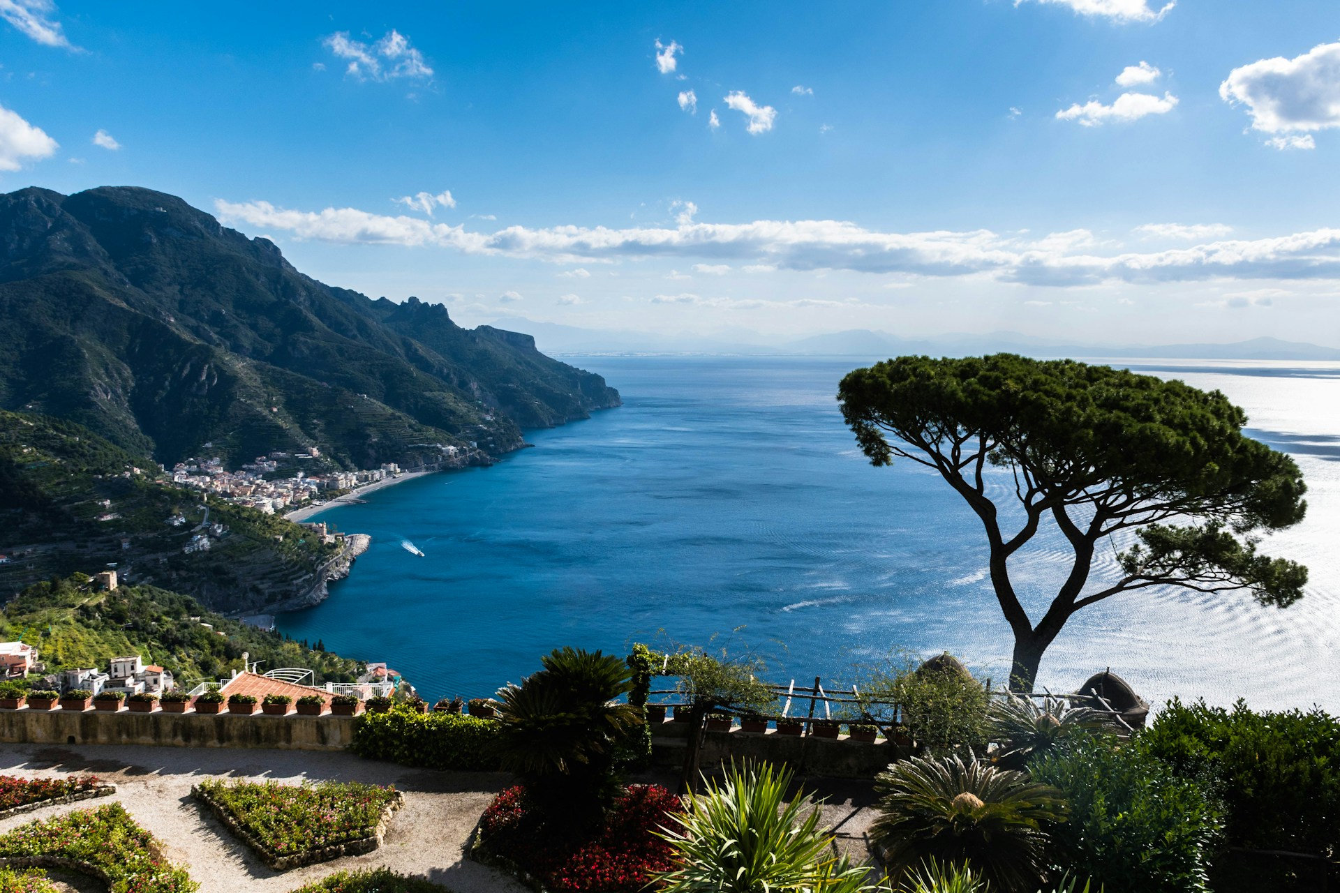 Costiera Amalfitana: l paradiso verticale tra borghi, calette e limoni