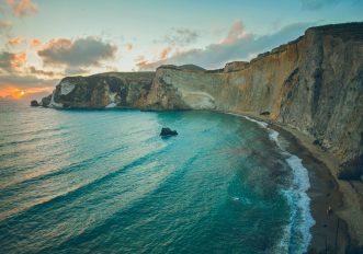 Queste spiagge si trovano tra natura, storia e un mare cristallino