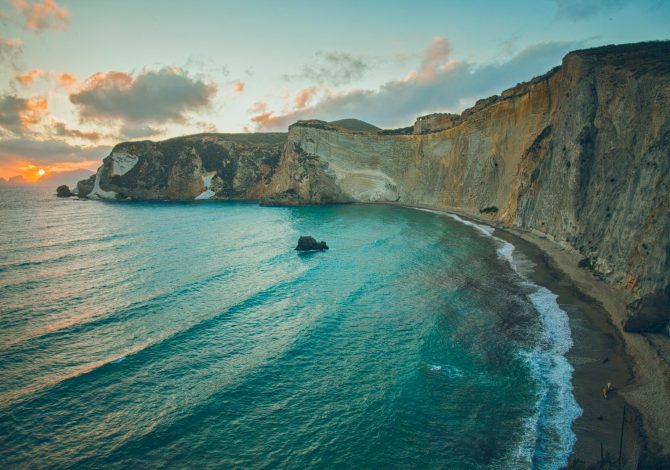 Queste spiagge si trovano tra natura, storia e un mare cristallino