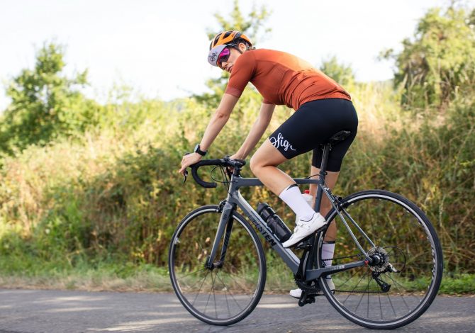 Le domande che devi fare a chi ti sta vendendo i tuoi nuovi occhiali per andare in bici