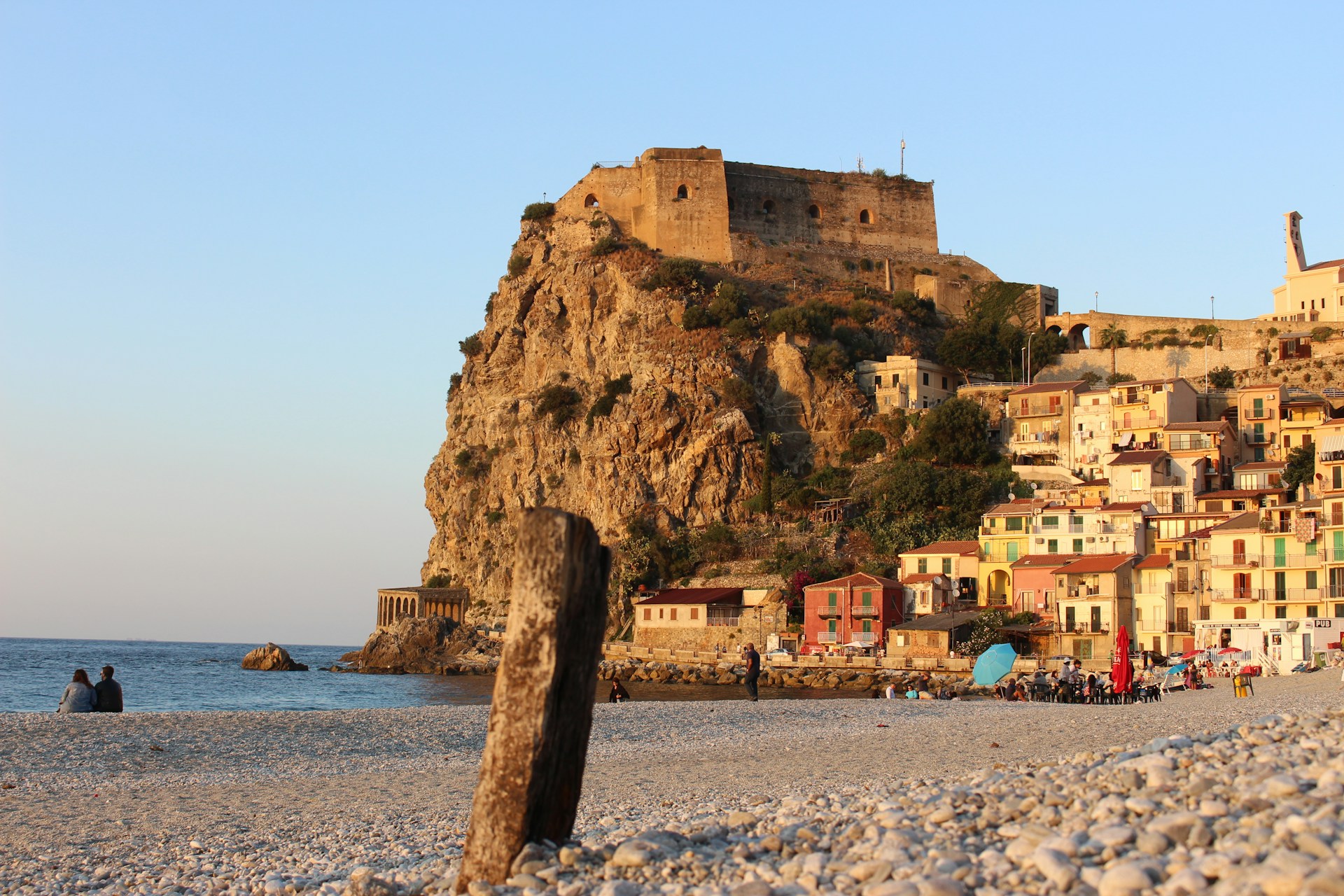 Nella costa tirrenica della Calabria ci sono spiagge perfette per ammirare il sole che tramonta