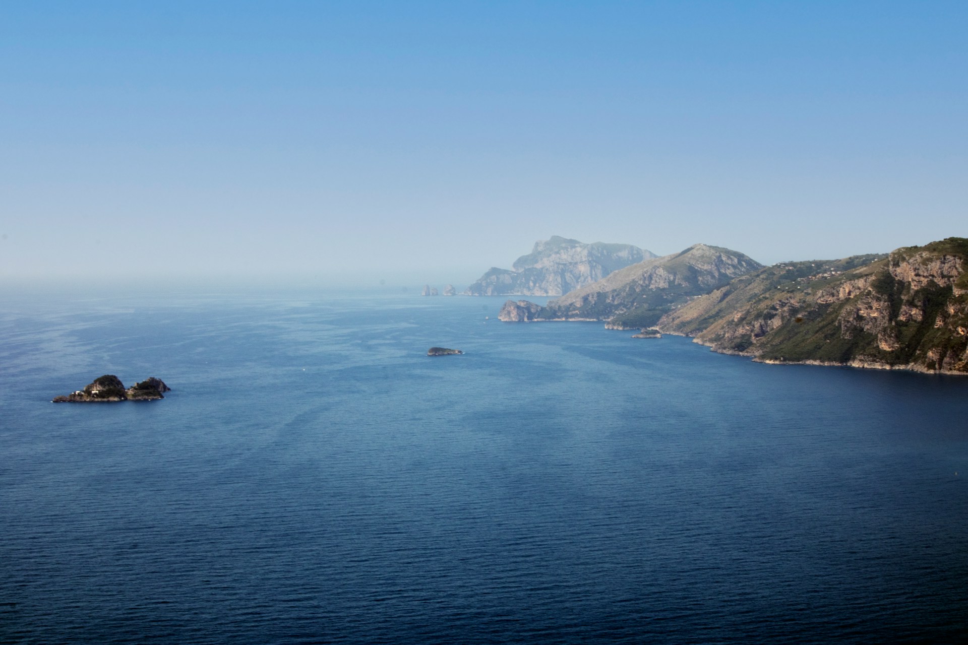 Costiera Amalfitana: l paradiso verticale tra borghi, calette e limoni