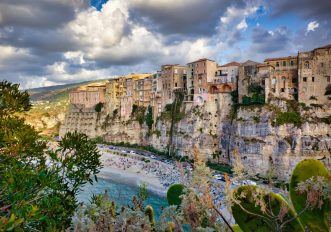 Nella costa tirrenica della Calabria ci sono spiagge perfette per ammirare il sole che tramonta