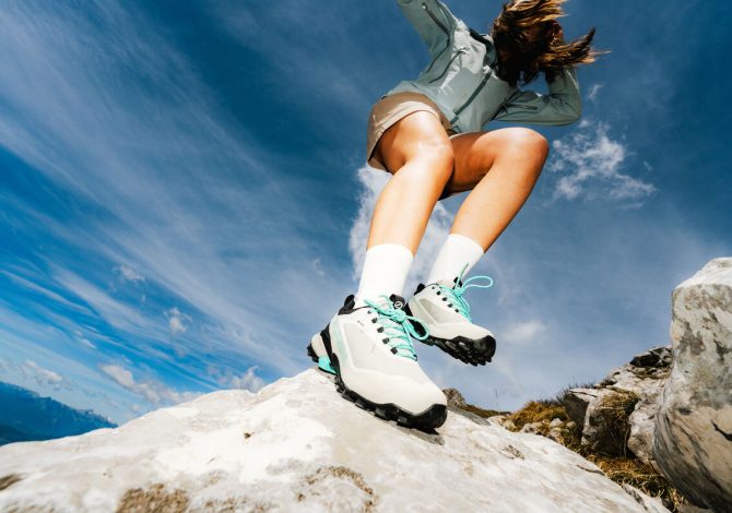 Questa scarpa da escursioni Ribelle è perfetta per gli avventurieri moderni