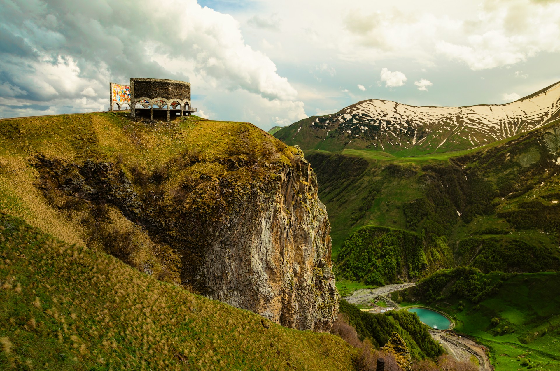 Perché dovresti fare un viaggio in Georgia, alla scoperta del Caucaso autentico