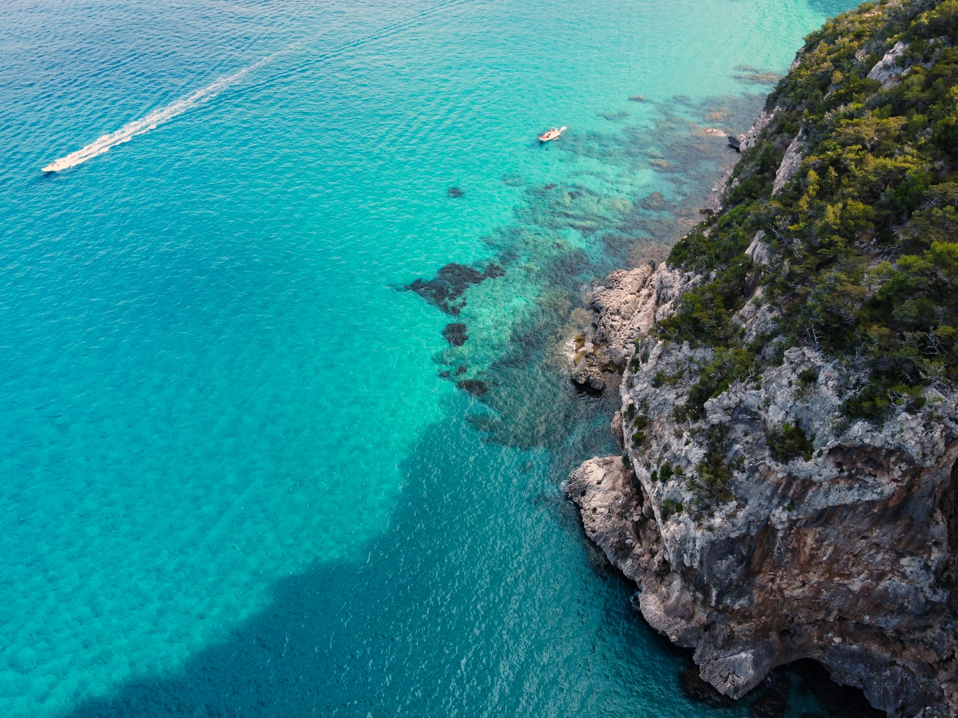Questo lato della Sardegna è un paradiso per gli amanti delle spiagge selvagge e dell'avventura