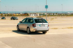Non lasciare mai questi oggetti nell'auto parcheggiata al sole (potrebbero esplodere!)