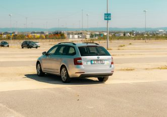 Non lasciare mai questi oggetti nell'auto parcheggiata al sole (potrebbero esplodere!)