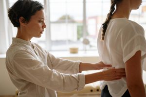 Ti senti più rigido dopo i 30 anni? C'è un motivo scientifico (e non è solo l'età)