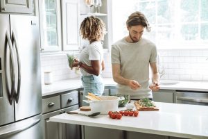 Tornare in linea dopo l’estate? 5 trucchi per perdere almeno 6 kg in 1 mese senza pesare gli alimenti